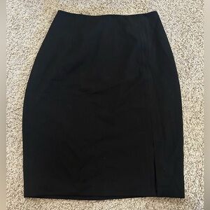NWT White House Black Market Classic Black Pencil Skirt All Season Split Size 00